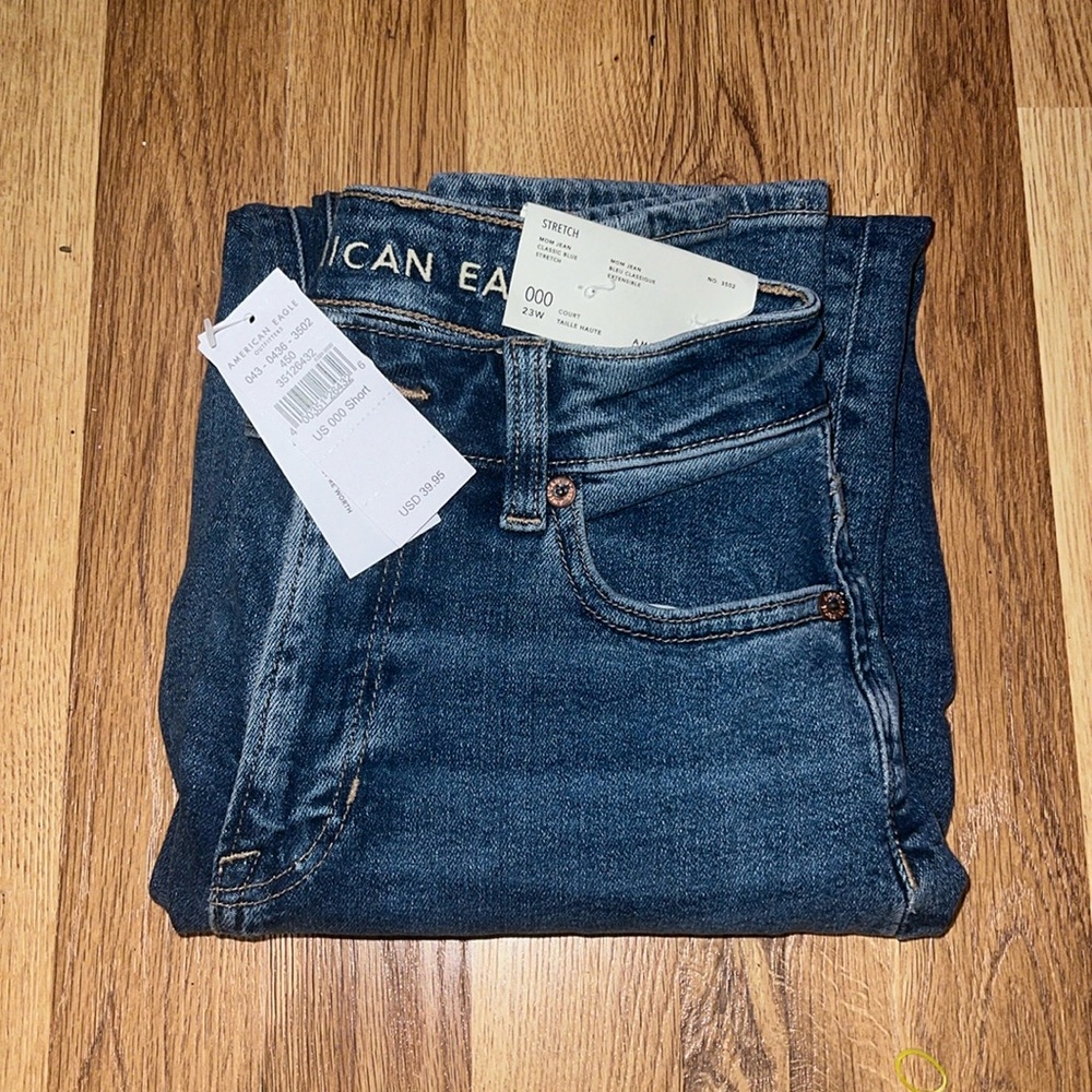 NWT American Eagle 000 mom jeans💙